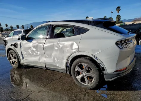 2022 Ford Mustang Mach-E Select z USA, uszkodzony, nr VIN 3FMTK1RM8NMA44346